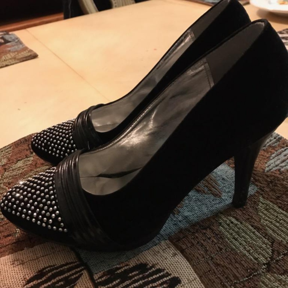 Heels - Picture 2 of 3